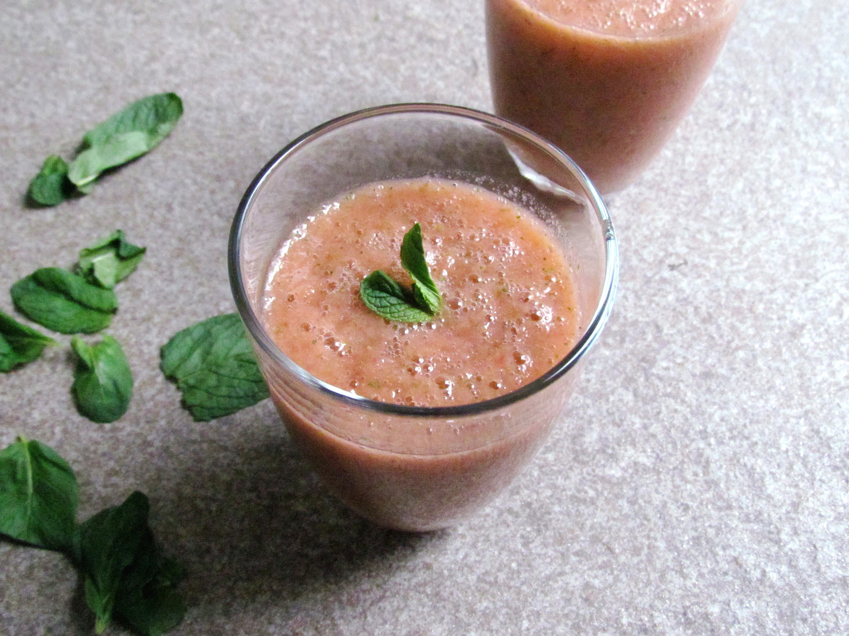 strawberry mint smoothie | www.savormania.com