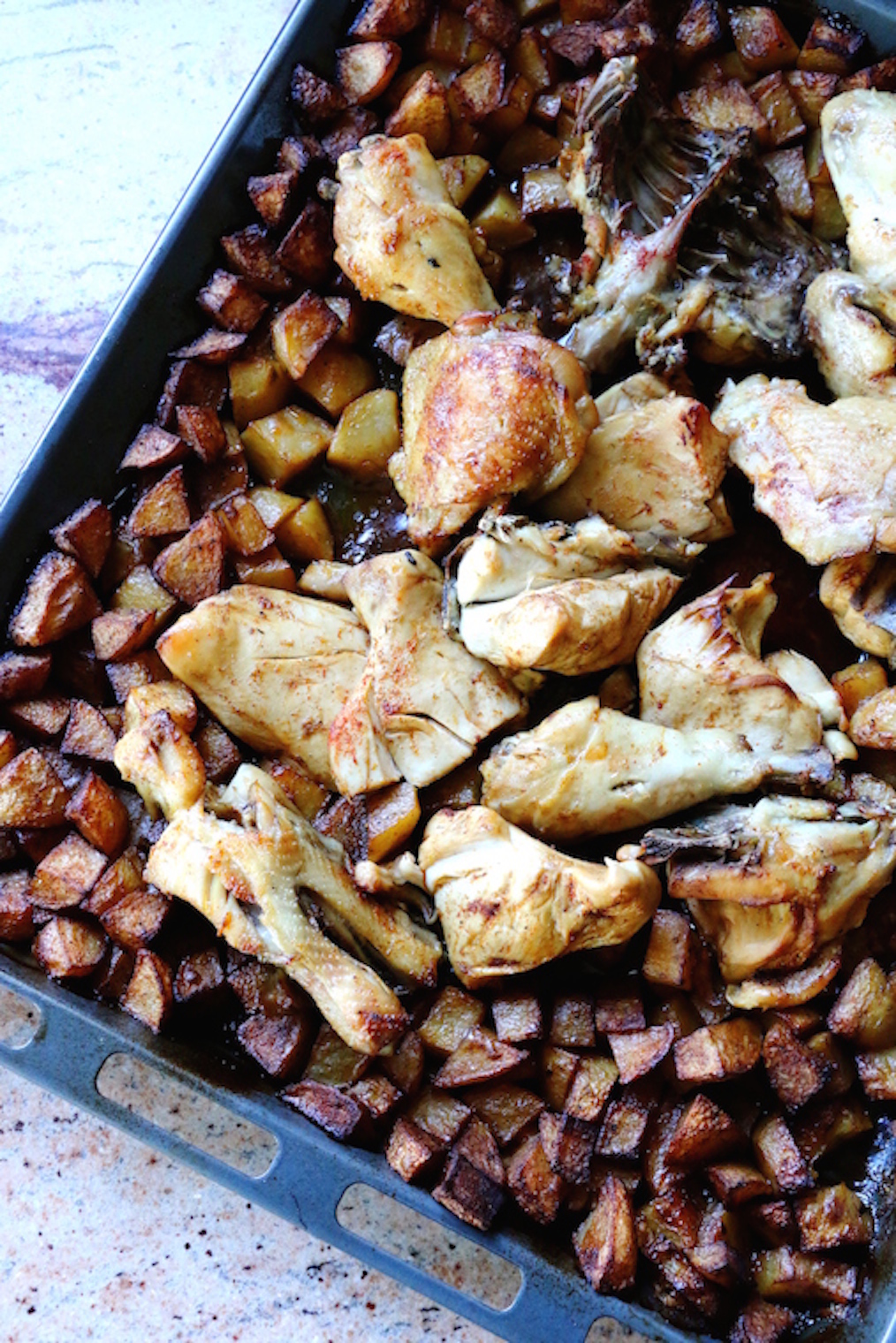 roasted chicken with potatoes | www.savormania.com